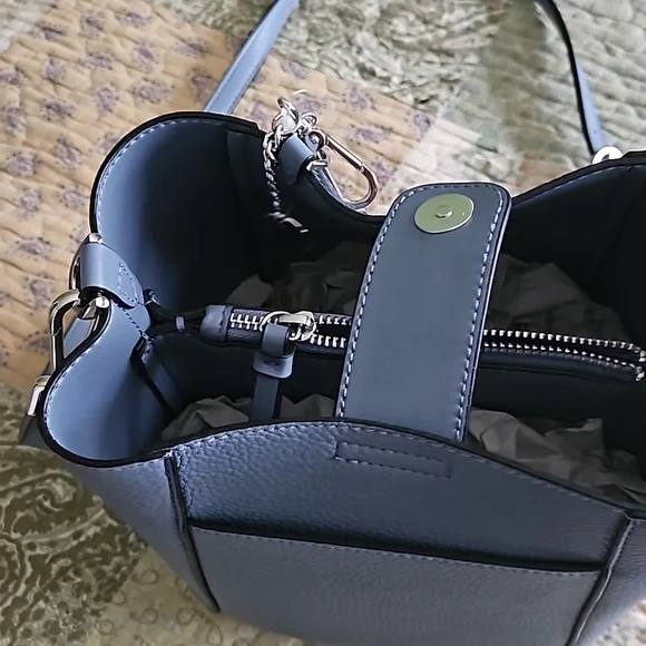 Calvin Klein medium size bucket bag - Picture 3 of 8